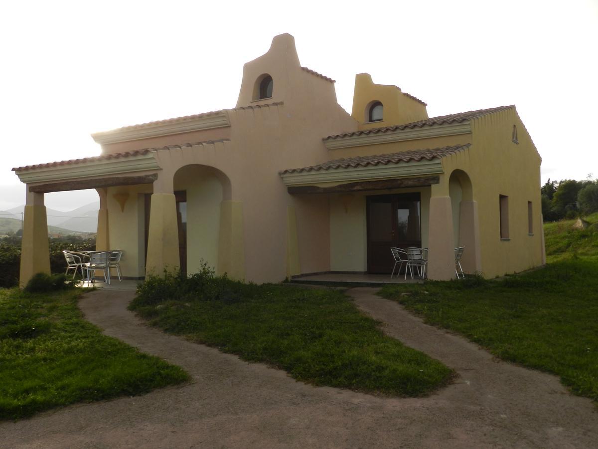 Hotel Minnia Budoni Extérieur photo